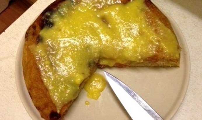 Бисквит с лимоном и клубникой