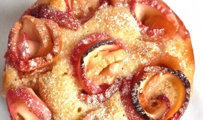 Яблочный бисквит Розы