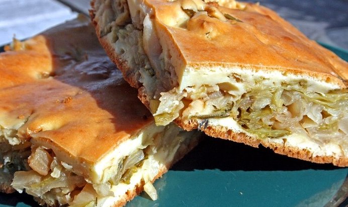 Сметанный пирог с капустой