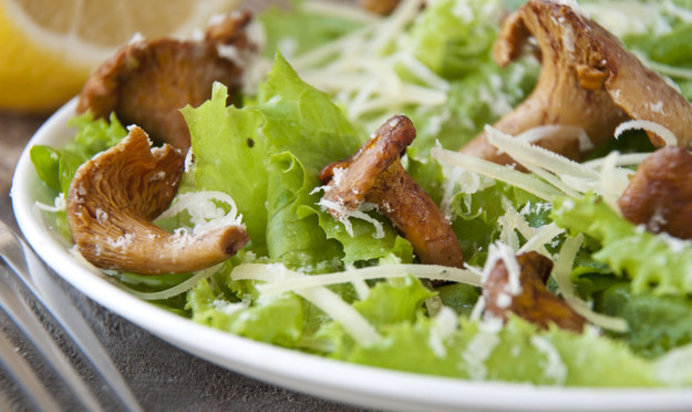 Салат с лисичками