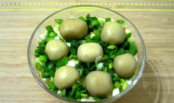 Закусочный салат с грибами