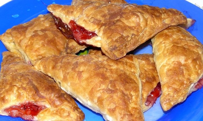 Слойки с клубникой