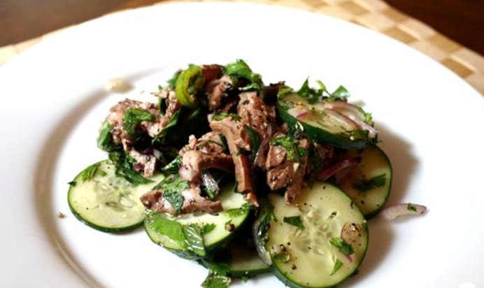 Тайский салат с говядиной