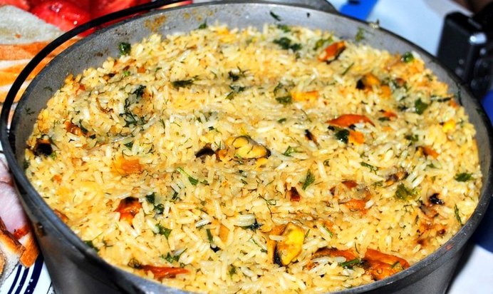 рисовая лапша с мидиями