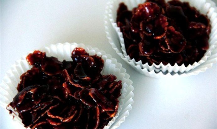 Шоколадное печенье с кукурузными хлопьями без выпечки