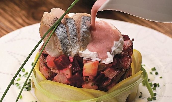 Салат из сельди со сметанным соусом