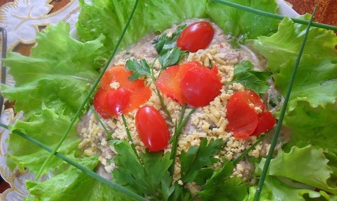 Салат с консервированным тунцом Букет цветов