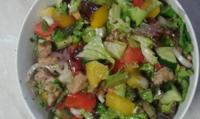 Теплый салат с индейкой