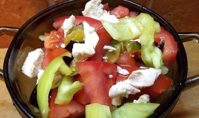 Салат со сливой