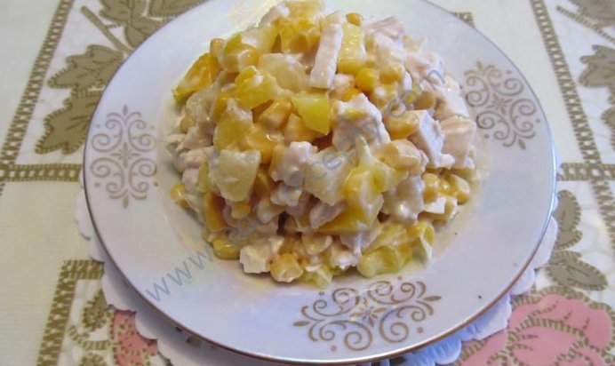 Салат куриная грудка с ананасами