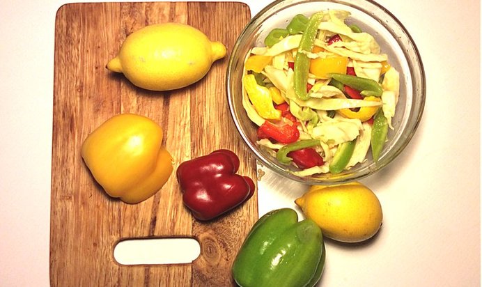 Капустный салат со сладким перцем