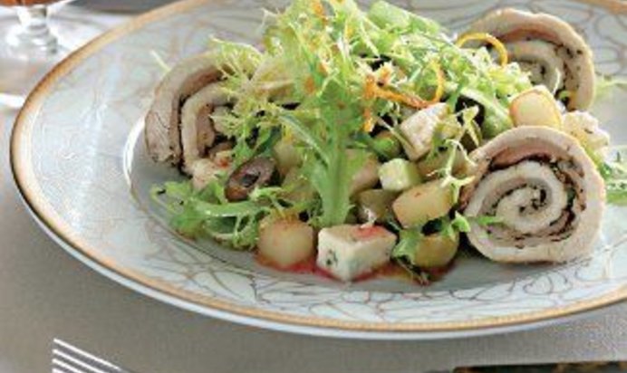 Салат с рулетами из индейки