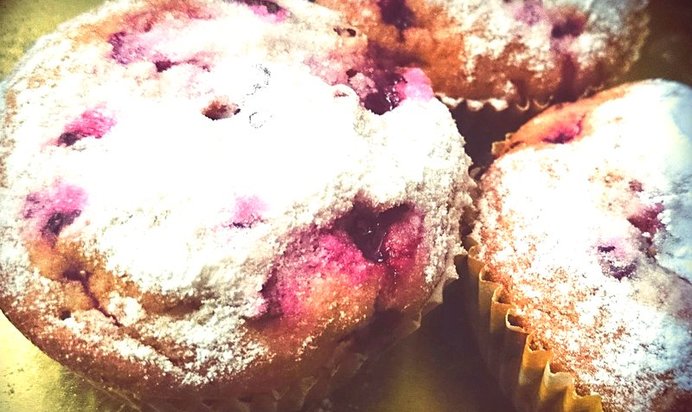 Ванильные маффины с клюквой на молоке