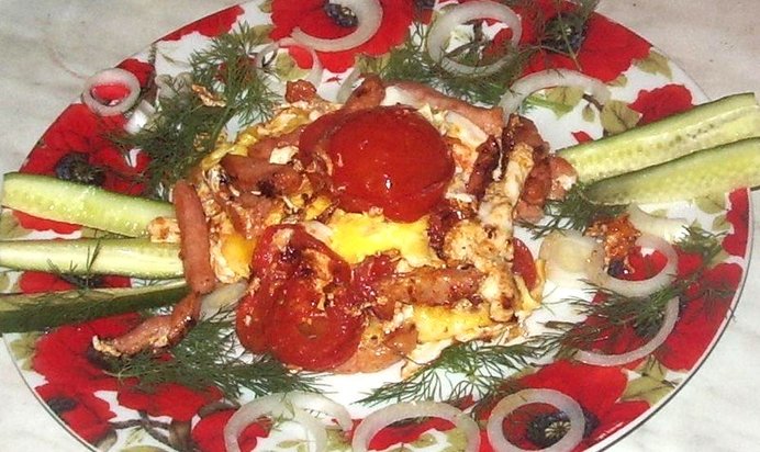 Яичница с помидорами