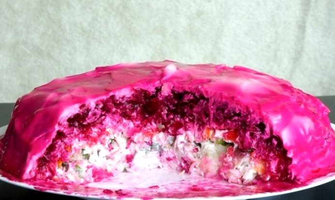 Cеледка под шубой с жареным луком