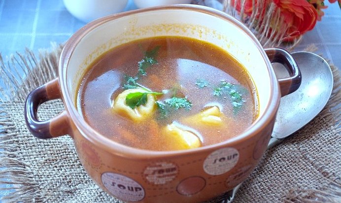 Борщ с пельменями