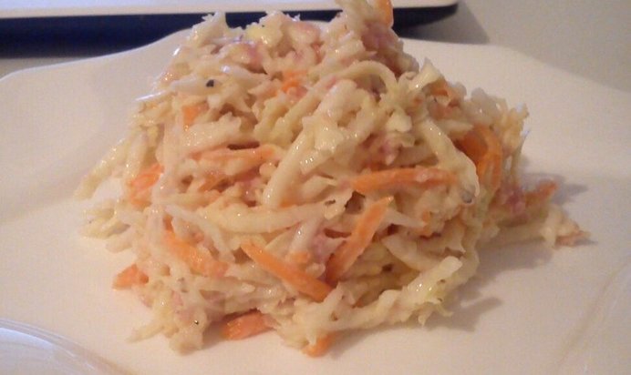 Салат с сельдереем и ветчиной