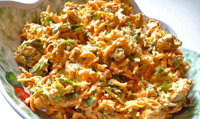 Салат с сухариками и морковью