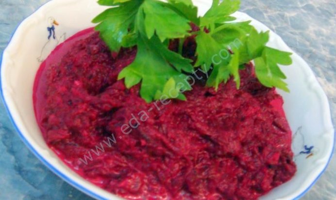 Салат из свеклы с чесноком