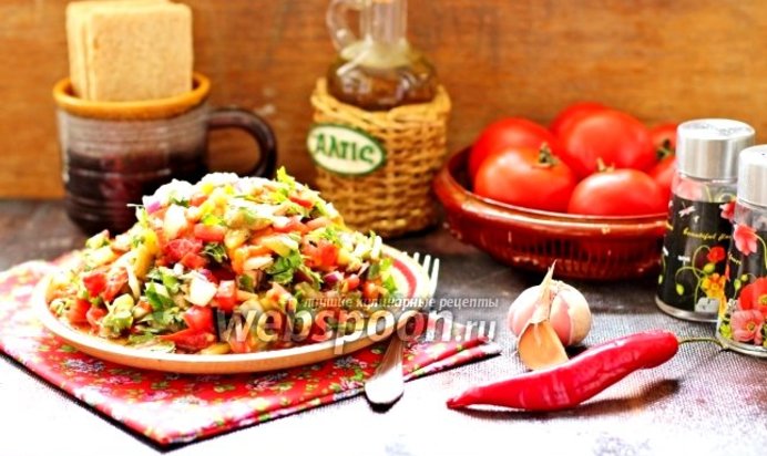 Салат из печёных и свежих овощей