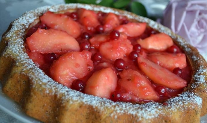 Фруктово-ягодная шарлотка на Спрайте