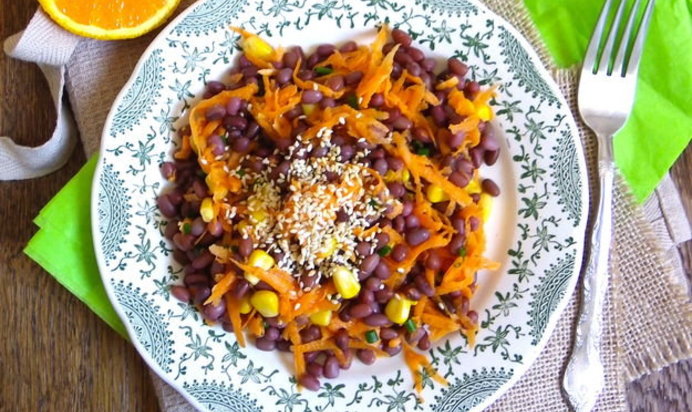 Салат с красной фасолью, кукурузой и апельсином