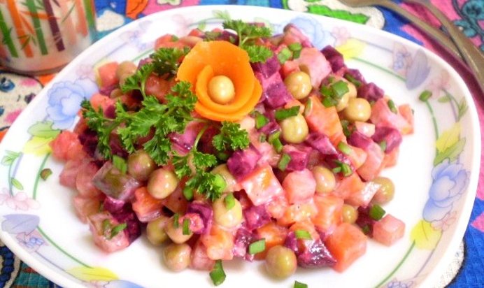 Салат к вареникам