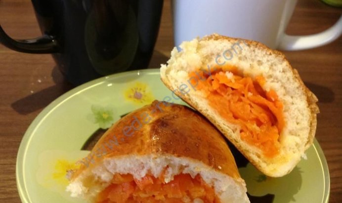 Сладкие пушистые дрожжевые пирожки с начинкой из моркови