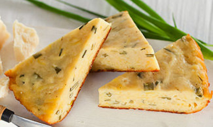 Рисовая вермишель, жаренная во фритюре, в ананасово-креветочном соусе