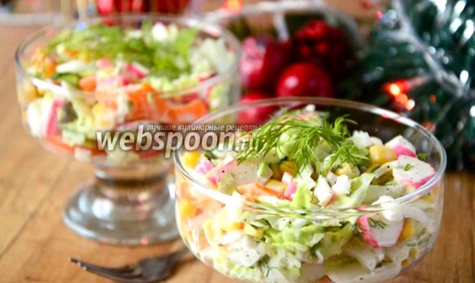Крабовый салат с пекинской капустой и болгарским перцем