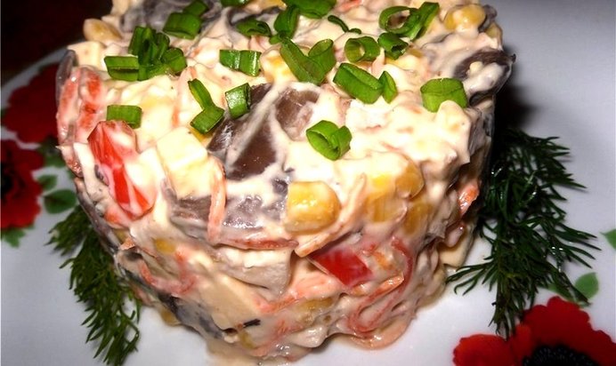 Салат с курицей и шампиньонами