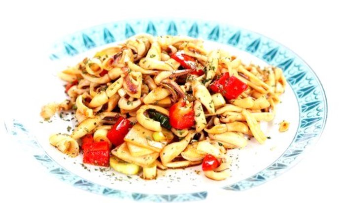 Салат из курицы с грибами и сельдереем