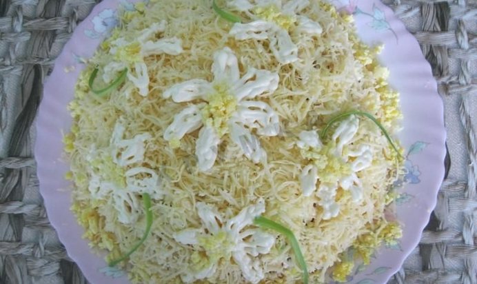 Легкий салат из шампиньонов и крабовых палочек