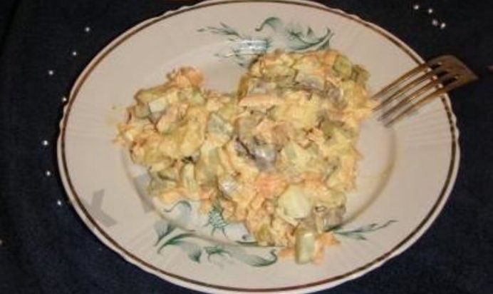 Салат из свиного сердце с луком и морковью