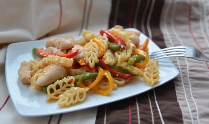 Паста-салат с куриным филе