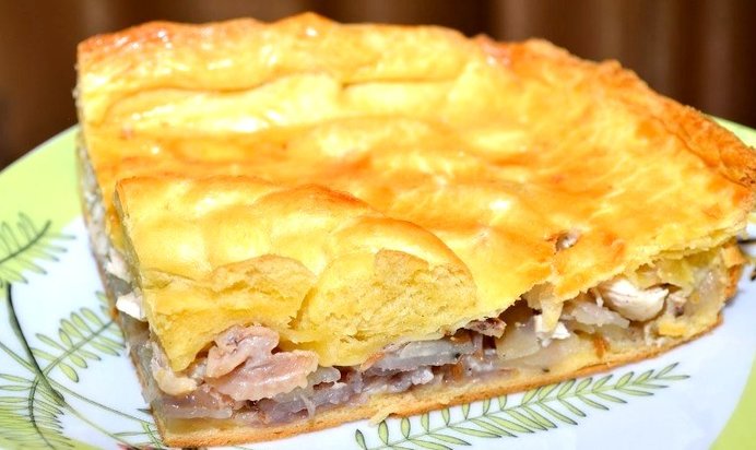 Слоеный пирог с курицей и картошкой
