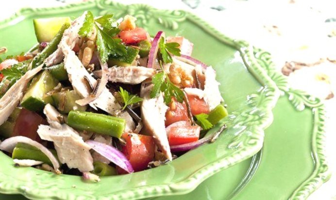 Теплый салат с тунцом