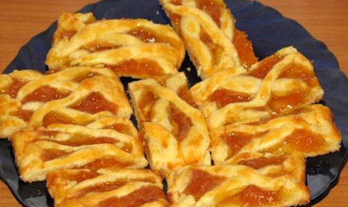 Пирожные Плетенки с фруктовой начинкой