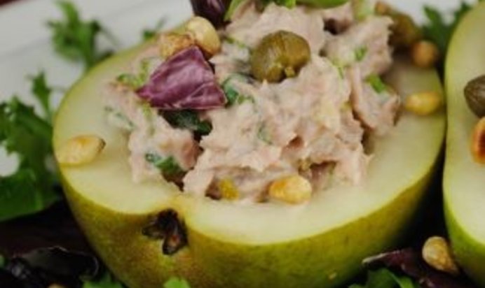 Салат с тунцом в груше