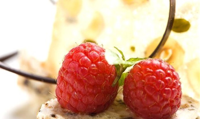 Тирамису из белого шоколада и малины