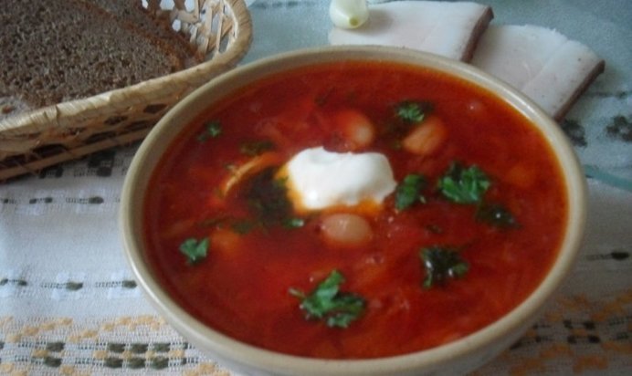 Борщ с фасолью и яблоками