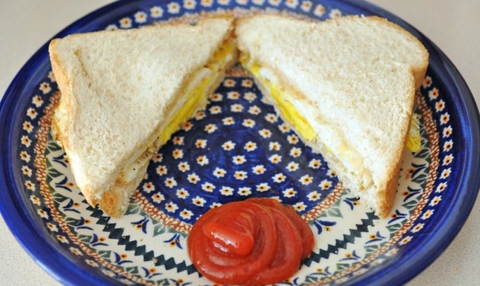 Бутерброд с яичницей