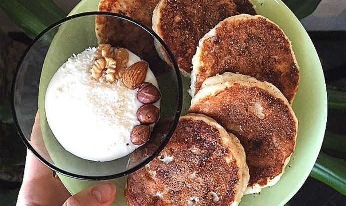 Сырники на рисовой муке с шоколадом и бананами