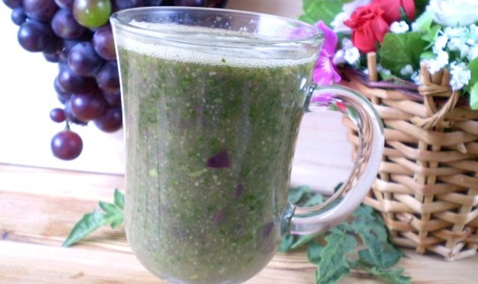 Зеленый коктейль с виноградом