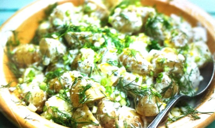 Салат из молодой картошки с укропной заправкой