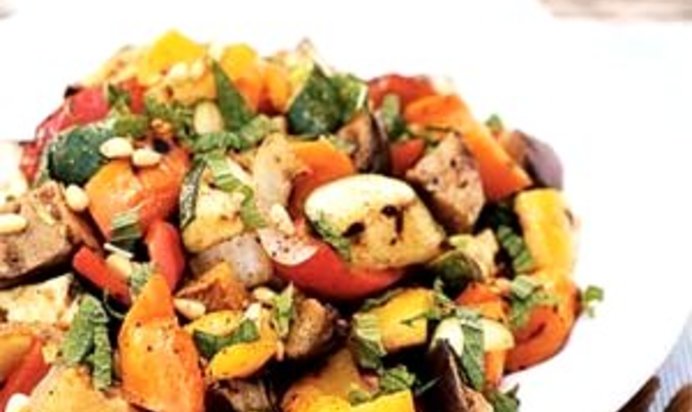 Теплый салат с баклажанами