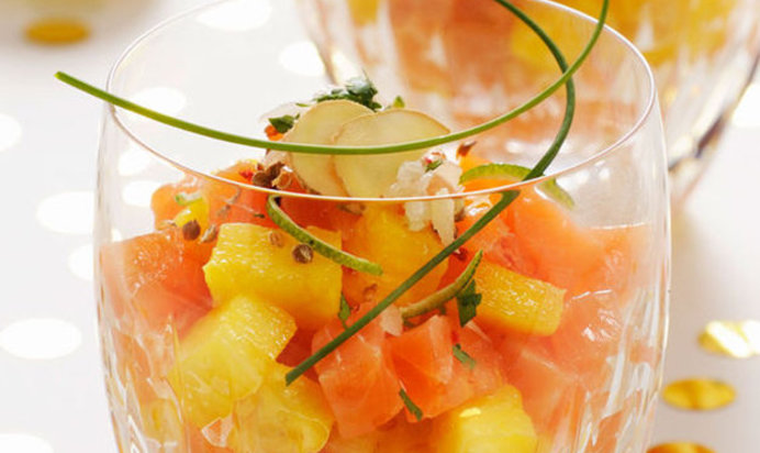 Салат из семги с ананасом