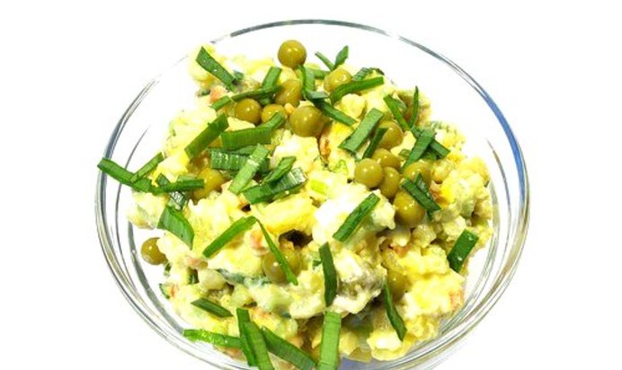 Салат из копченой курицы со спаржей и цветной капустой