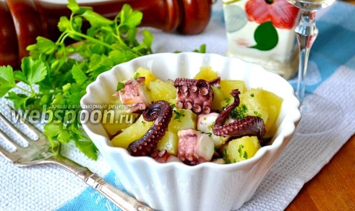 Салат с осьминогом и картофелем