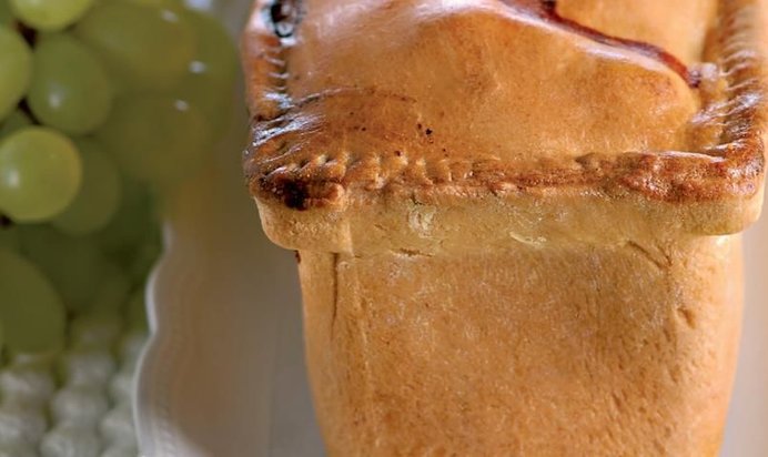 Пирог с ветчиной и виноградом